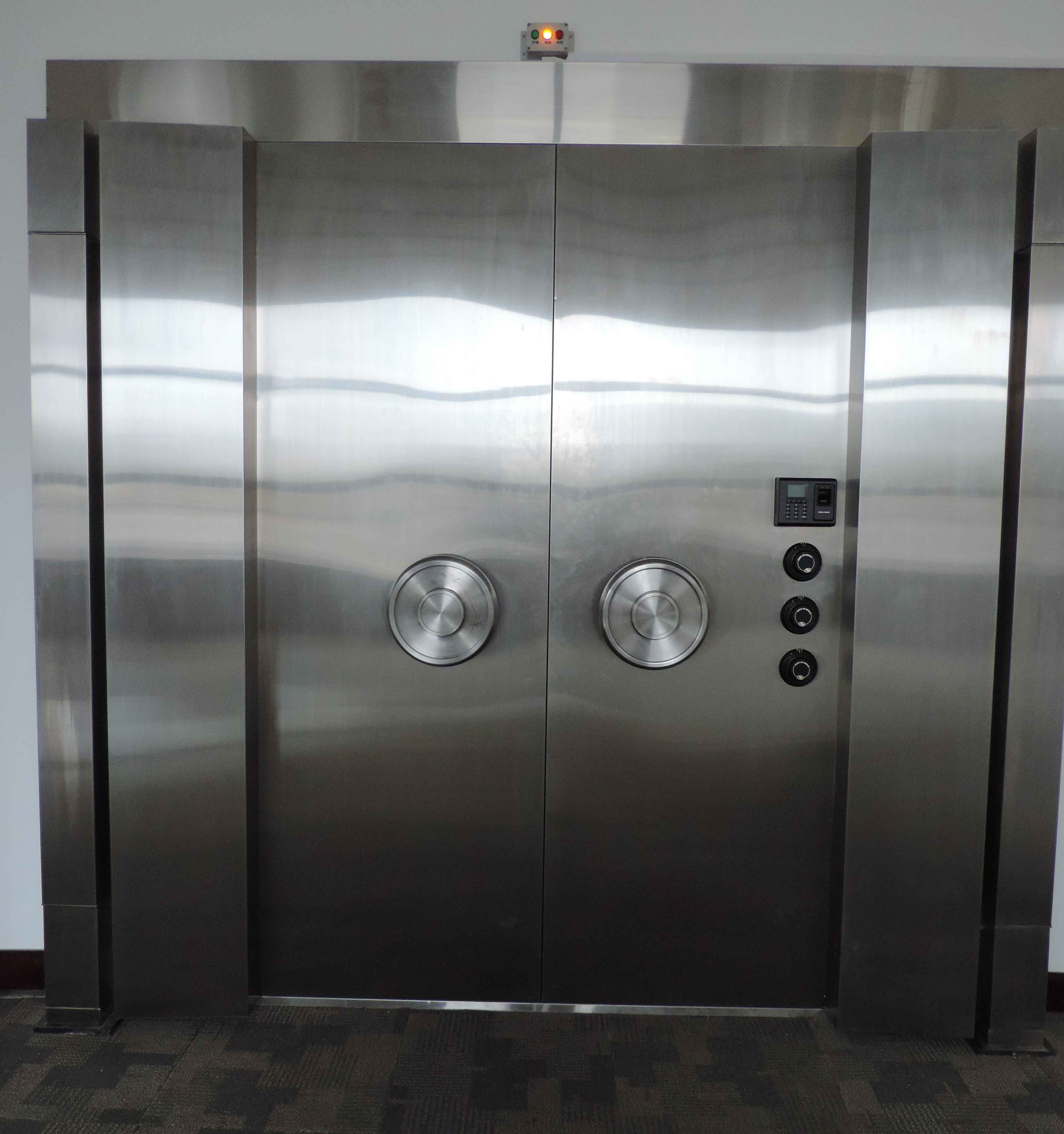 銀行金庫(kù)門