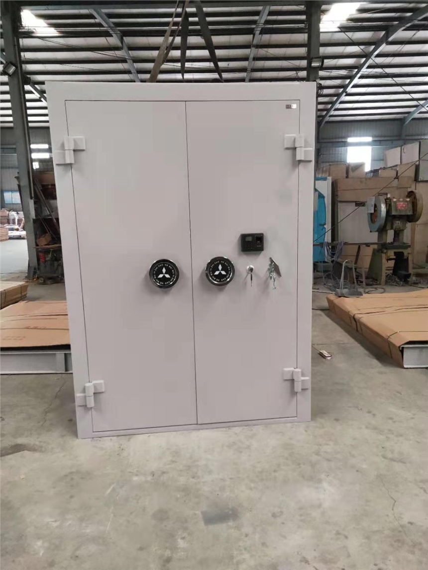  槍支彈庫(kù)門