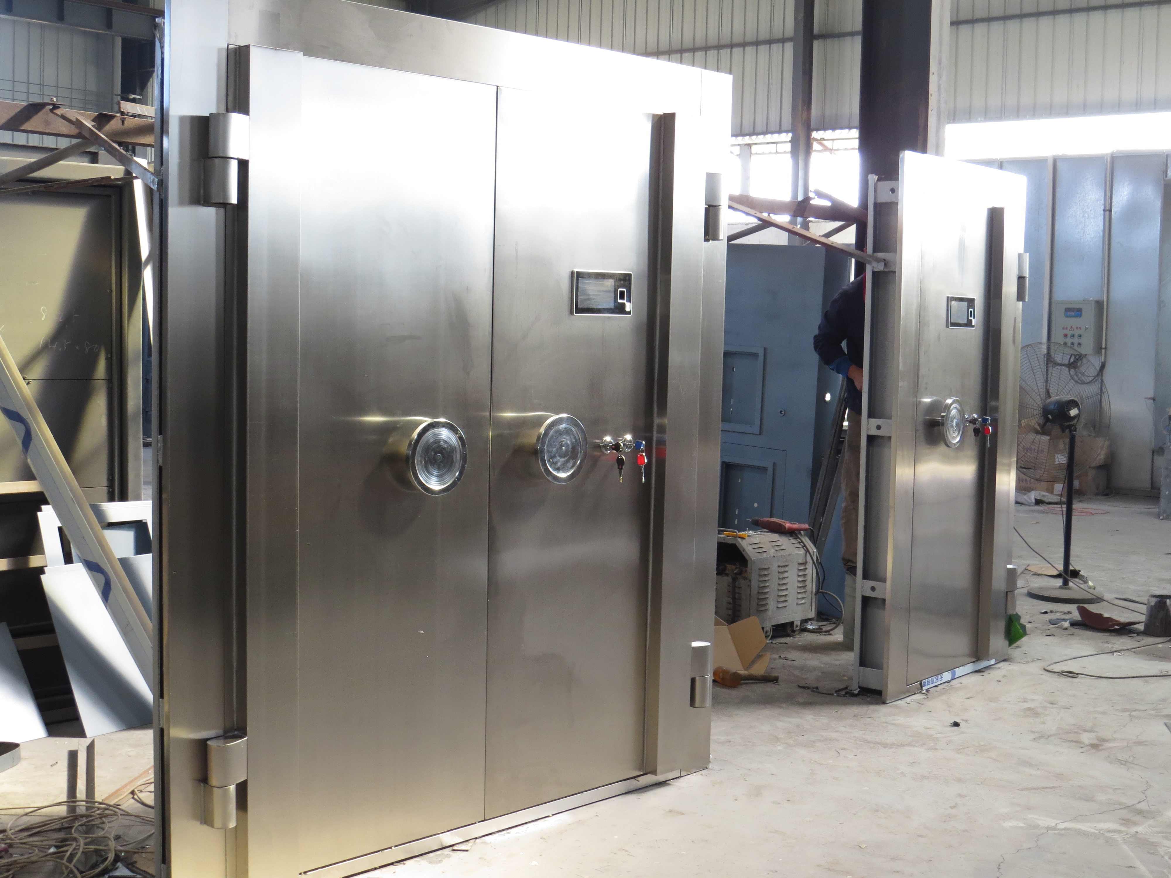 銀行金庫(kù)門